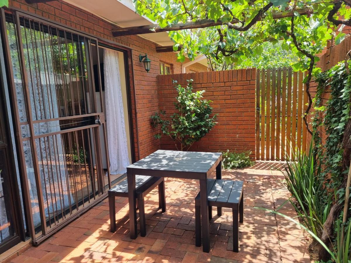 Camelia Guest House Bloemfontein Eksteriør bilde